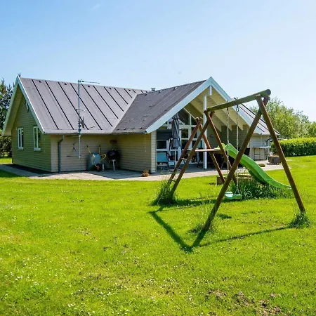 Three-bedroom Holiday In 35 Casa de Férias *