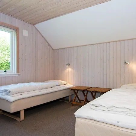 Three-bedroom Holiday In 35