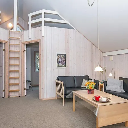 Three-bedroom Holiday In 35 Hemmet