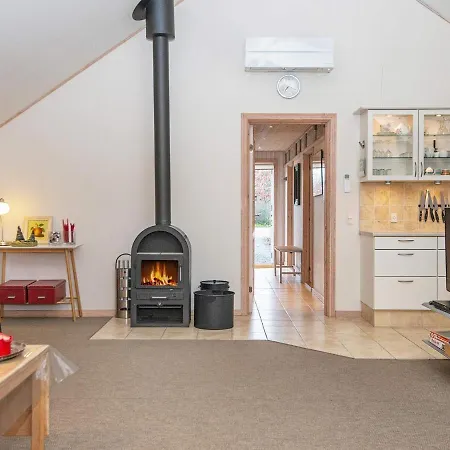 Three-bedroom Holiday In 35 Casa de Férias