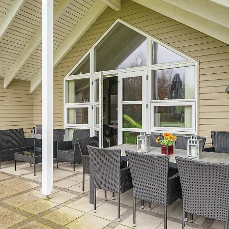 Three-bedroom Holiday In 35 * Hemmet