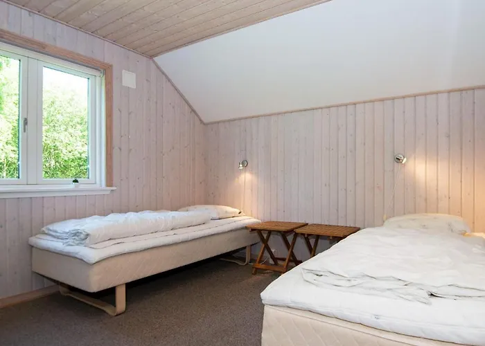 Three-bedroom Holiday In 35