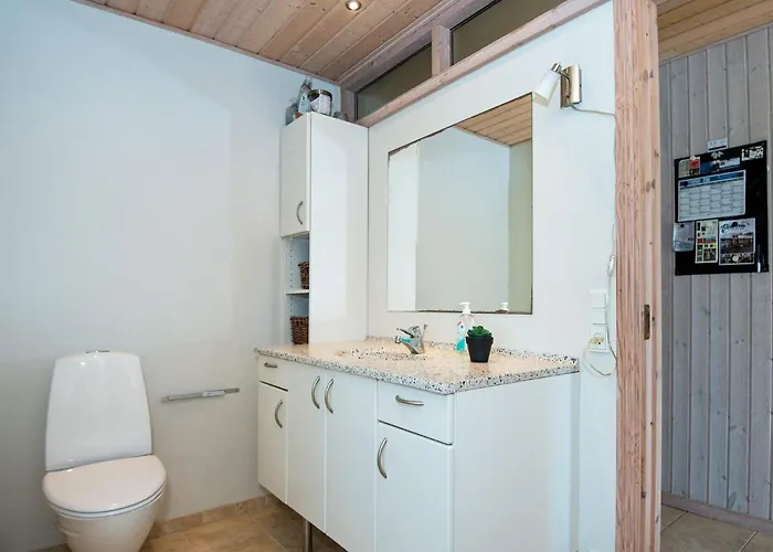 Three-bedroom Holiday In 35 * Hemmet