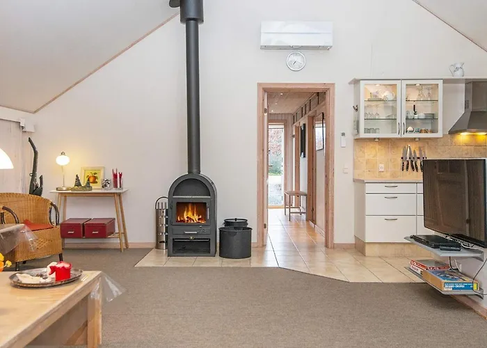 Three-bedroom Holiday In 35 Casa de Férias
