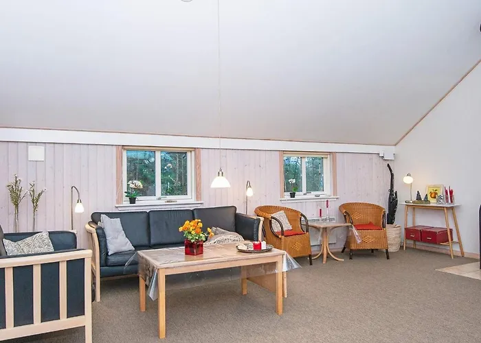 Three-bedroom Holiday In 35