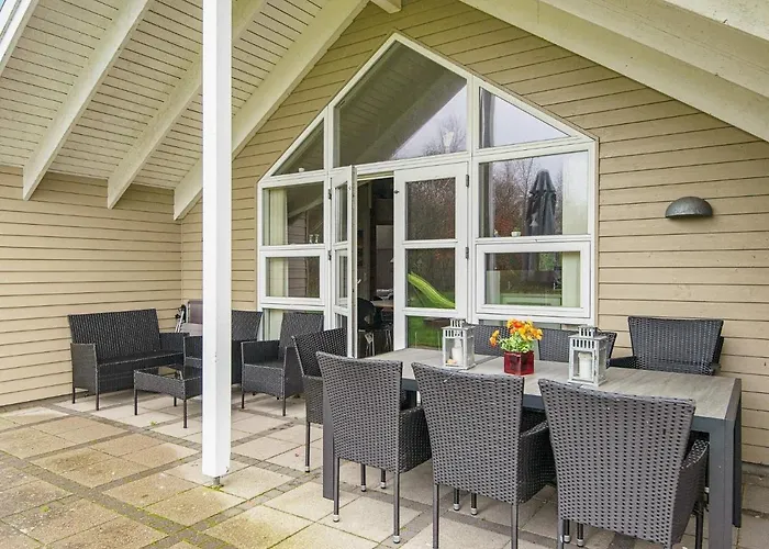 Three-bedroom Holiday In 35 * Hemmet